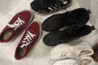 Cztery pary butów Adidas, House, Jenny