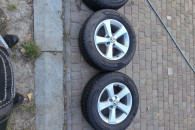 Sprzedam 4 felgi ori VW 16" z oponami zimowymi